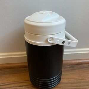 Igloo Black and White Water Bottle